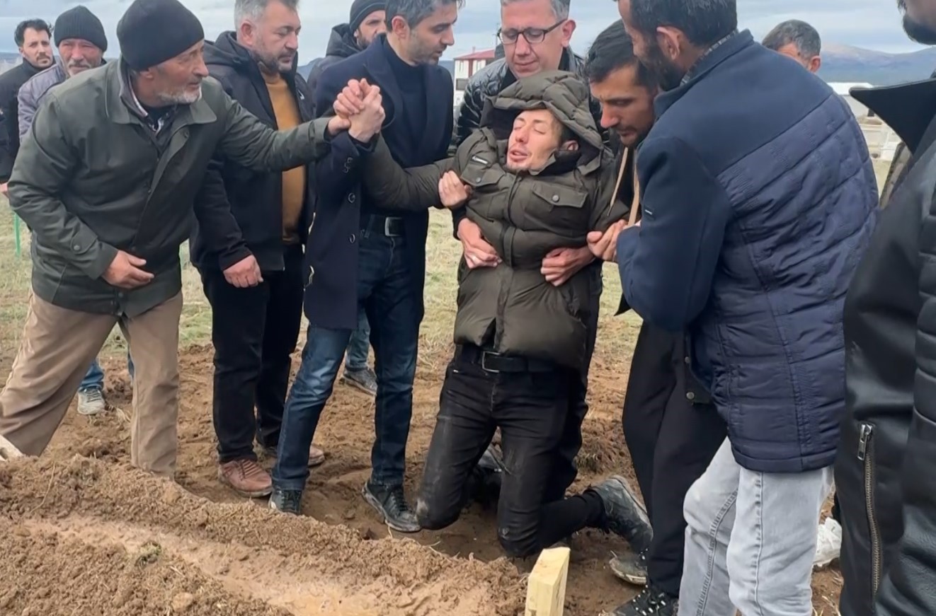 feci sekilde can veren 5 yasindaki cocuk defnedildi acili baba sinir krizi gecirdi 0