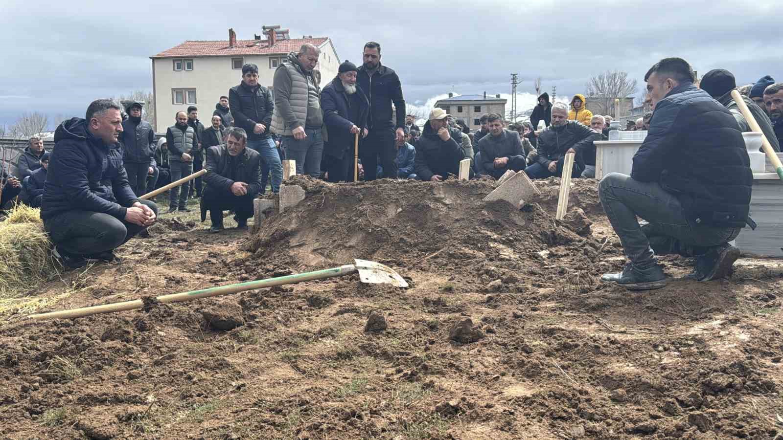 feci sekilde can veren 5 yasindaki cocuk defnedildi acili baba sinir krizi gecirdi 3 XiJaZt6C