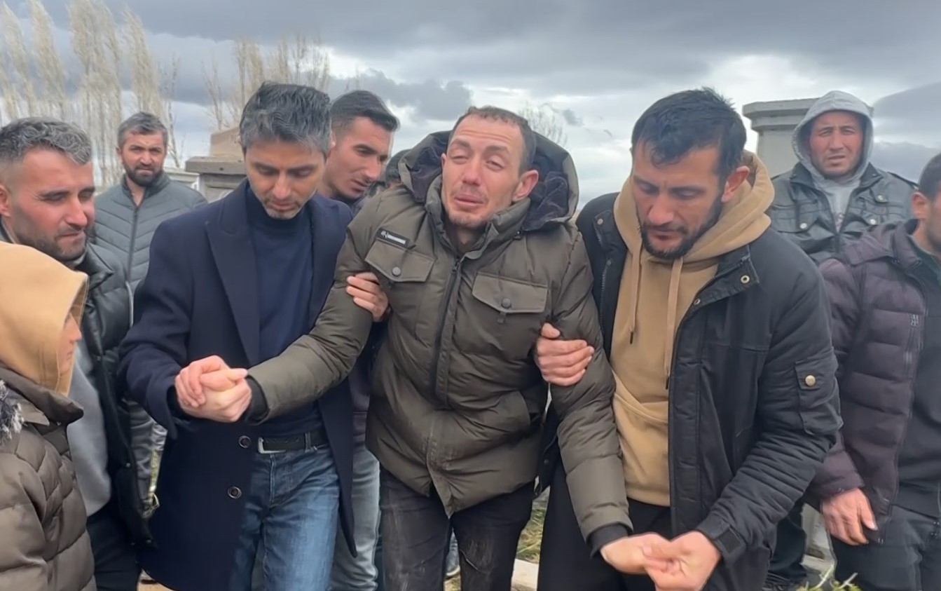 feci sekilde can veren 5 yasindaki cocuk defnedildi acili baba sinir krizi gecirdi 5 lpcZczzV