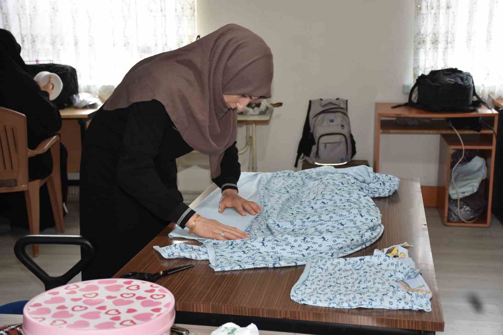 fedakar annelerin hayatlarina dokunan kurs hem ogreniyorlar hem sosyallesiyorlar 1 bvpUW6kt