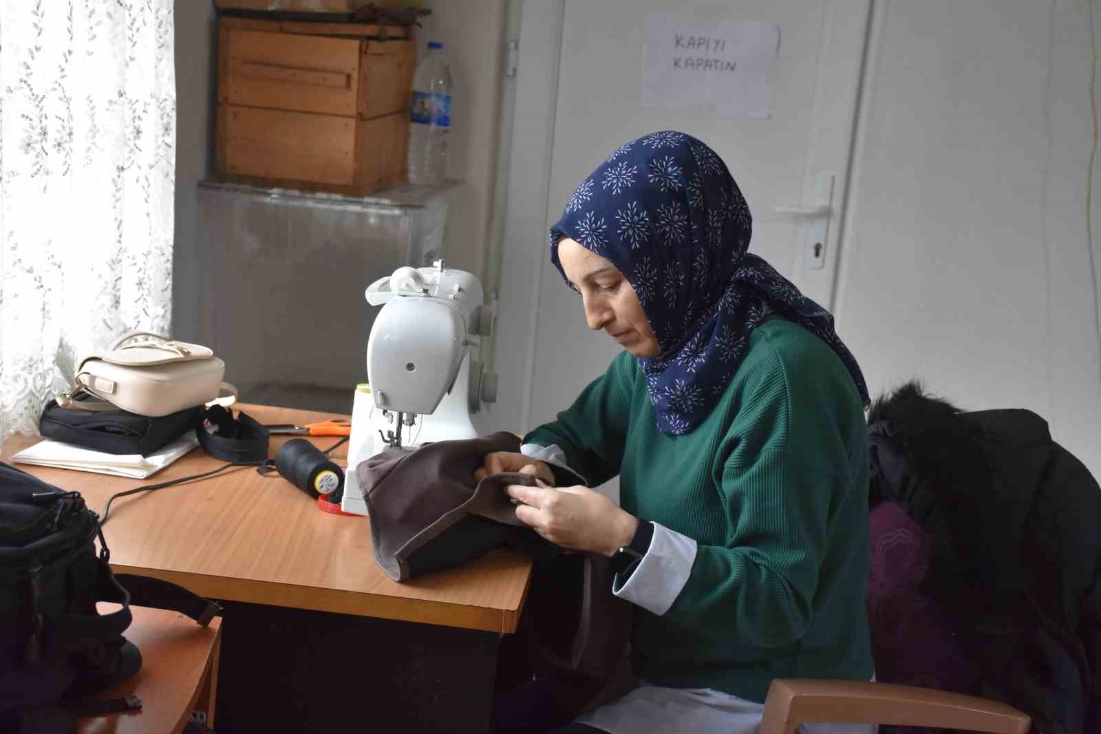 fedakar annelerin hayatlarina dokunan kurs hem ogreniyorlar hem sosyallesiyorlar 3 TILLbhqD