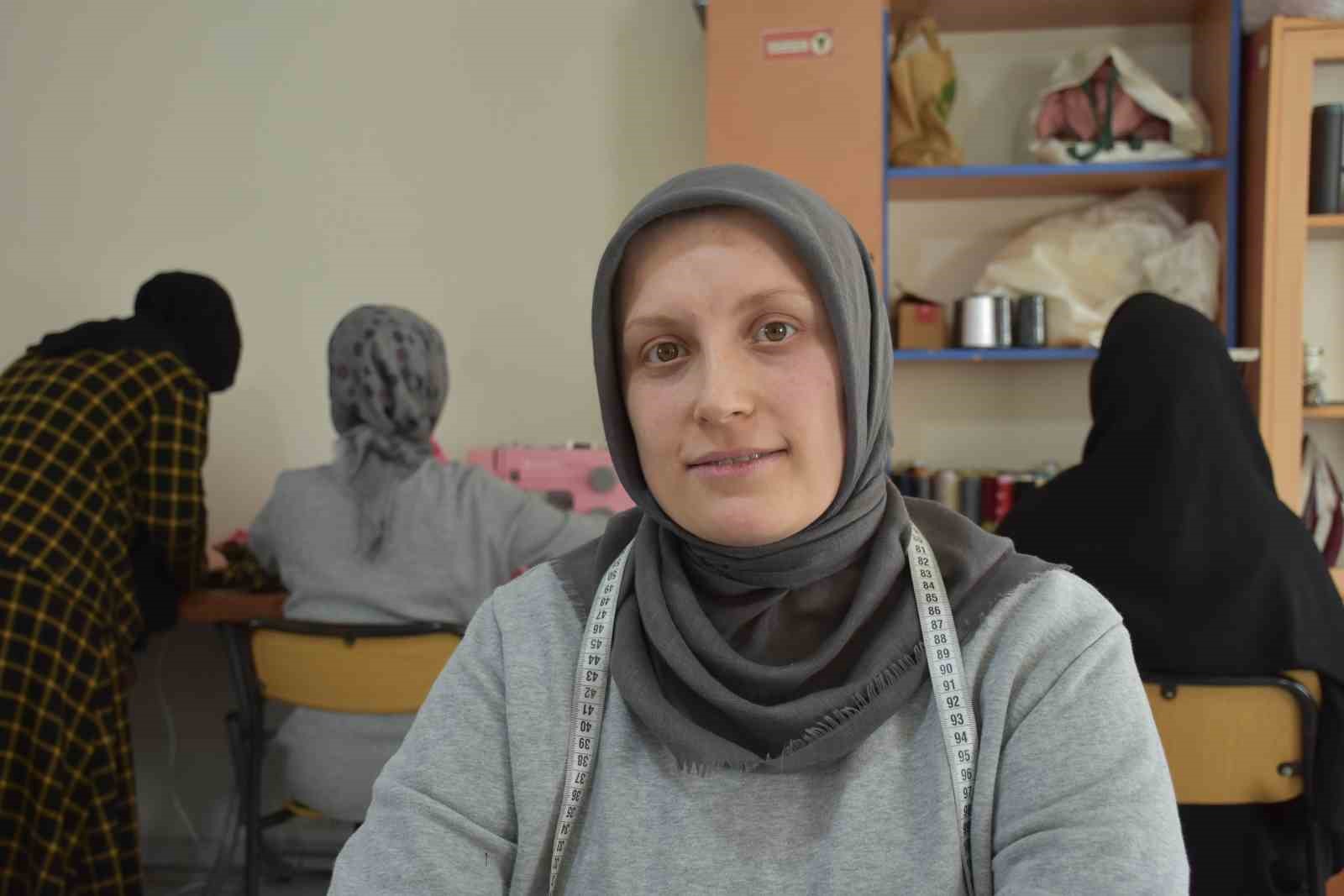 fedakar annelerin hayatlarina dokunan kurs hem ogreniyorlar hem sosyallesiyorlar 7