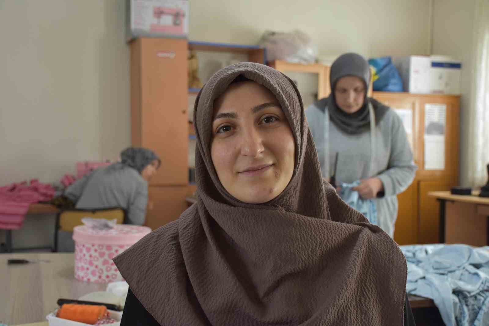 fedakar annelerin hayatlarina dokunan kurs hem ogreniyorlar hem sosyallesiyorlar 8