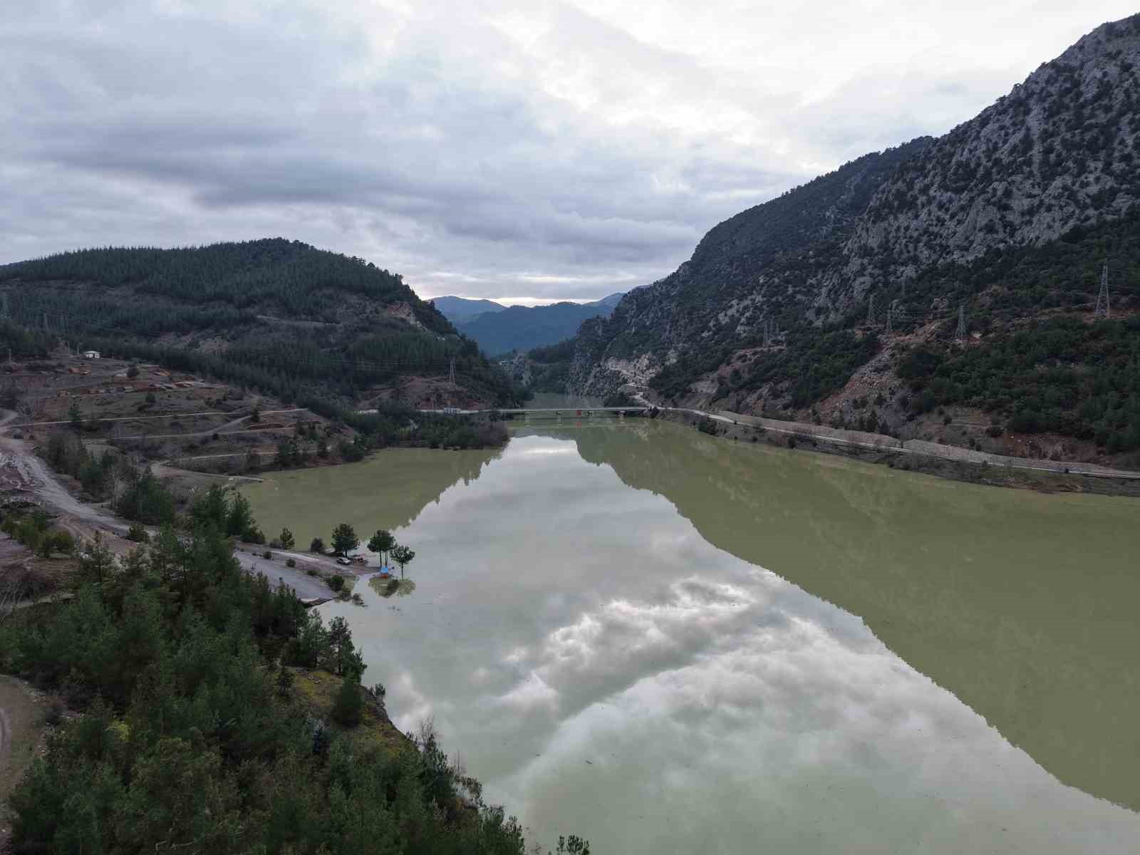 feke barajinda yukselen su seviyesi yuz gulduruyor 0 52hfnrzm