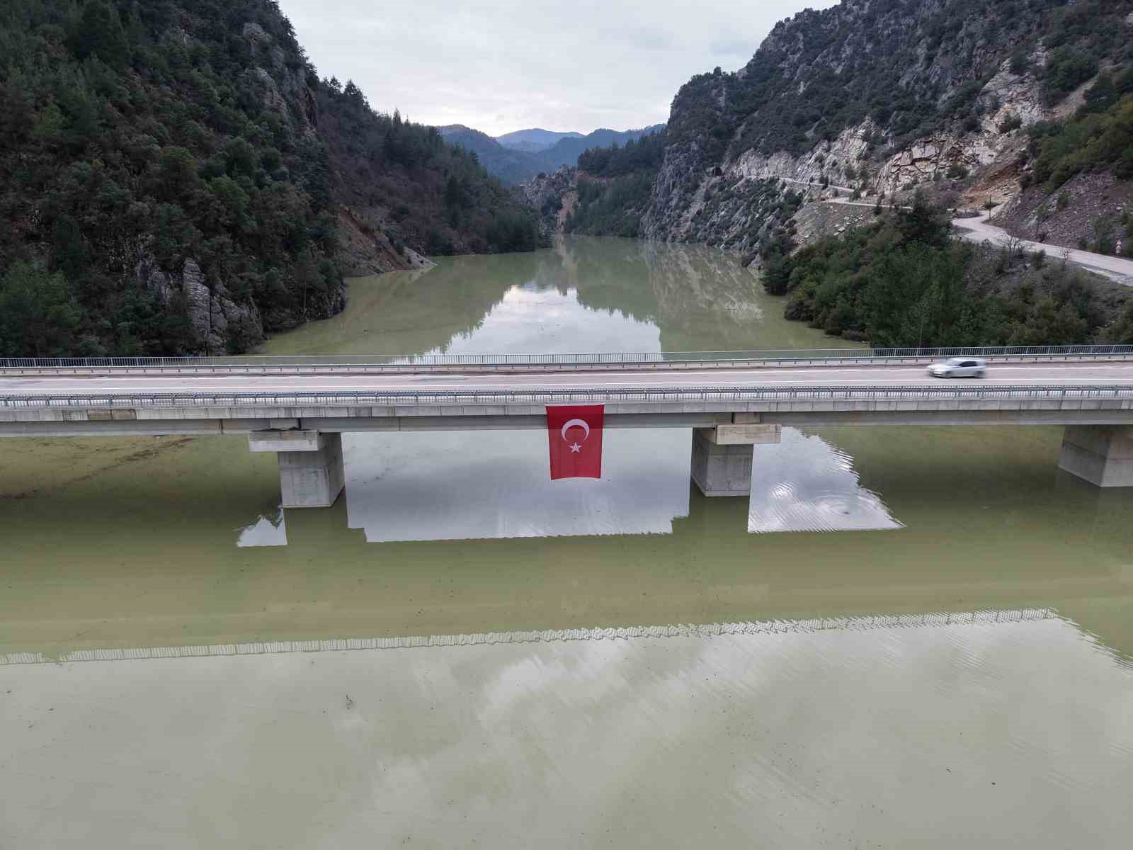 feke barajinda yukselen su seviyesi yuz gulduruyor 3 zCf73MTY