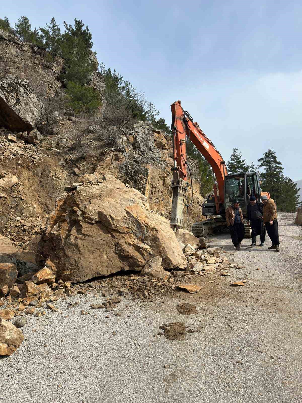 fekede kar ve heyelanla mucadele suruyor 6 gEGZkHIa