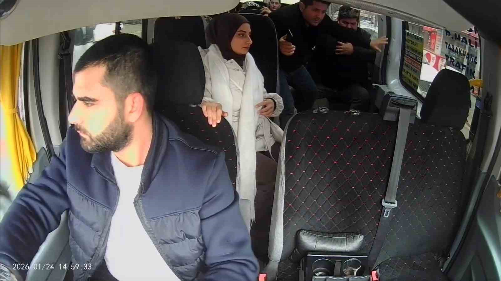 fenalasan yolcu icin direksiyonu hastaneye kirdi 0 i1tHGqww