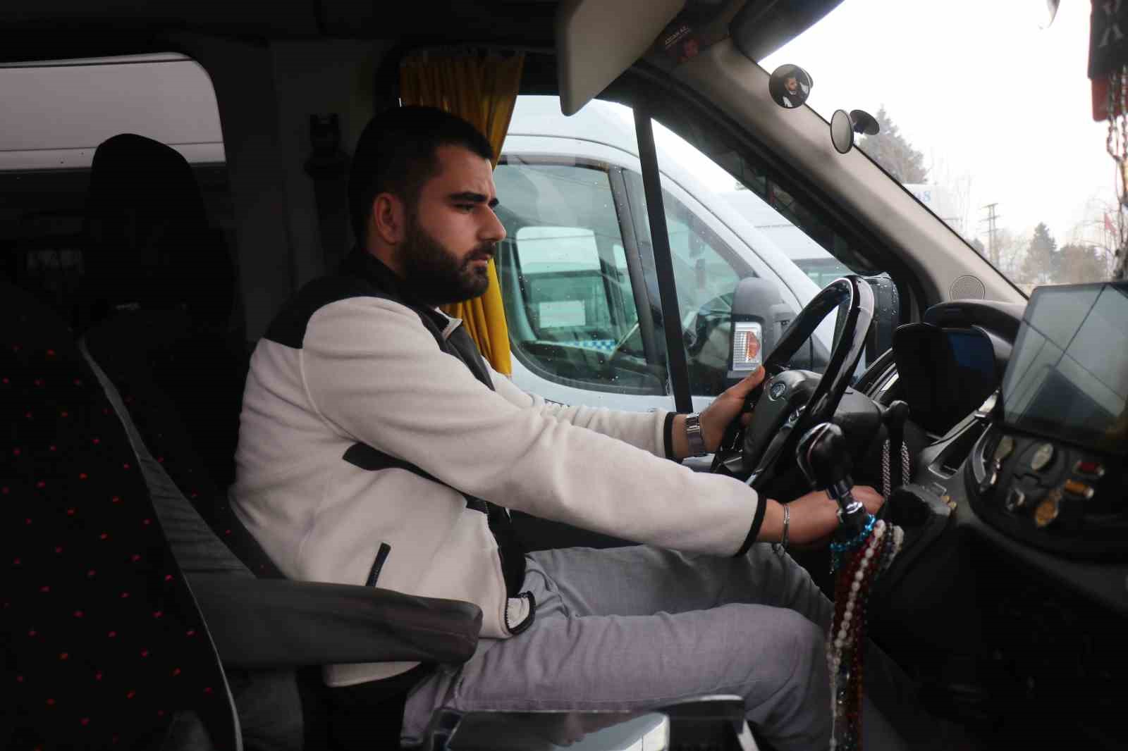 fenalasan yolcu icin direksiyonu hastaneye kirdi 6 9aU3sgC9