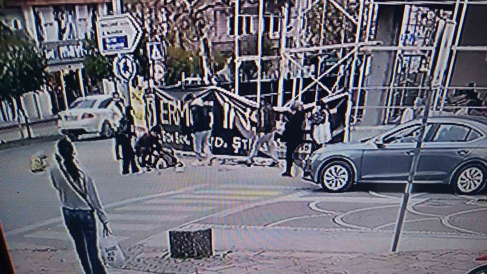 Fenalaşarak yere düşen yaşlı adam hastanede yaşam savaşı veriyor 4 fenalasarak yere dusen yasli adam hastanede yasam savasi veriyor 0 VejDsEue