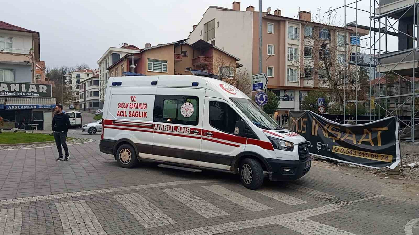 Fenalaşarak yere düşen yaşlı adam hastanede yaşam savaşı veriyor 6 fenalasarak yere dusen yasli adam hastanede yasam savasi veriyor 2 YlU5IwGL