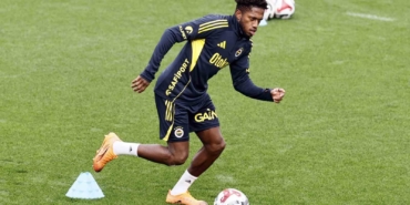 fenerbahce-1-gunluk-iznin-ardindan-calismalarina-devam-etti-IrcQakU8.jpg