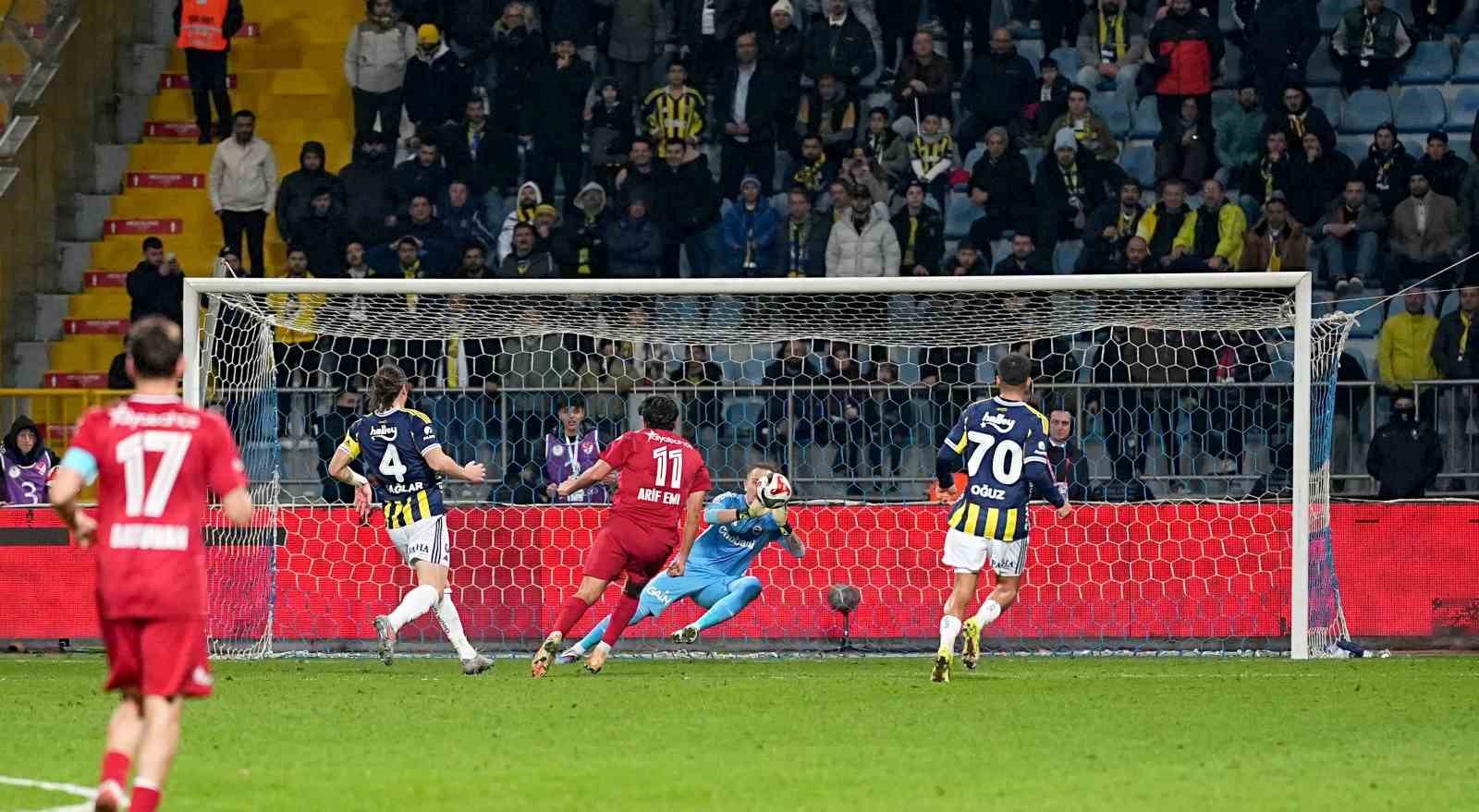 fenerbahce 2026 yilinin ilk 3 macini gol yemeden kazandi 0 KJE3L4PM
