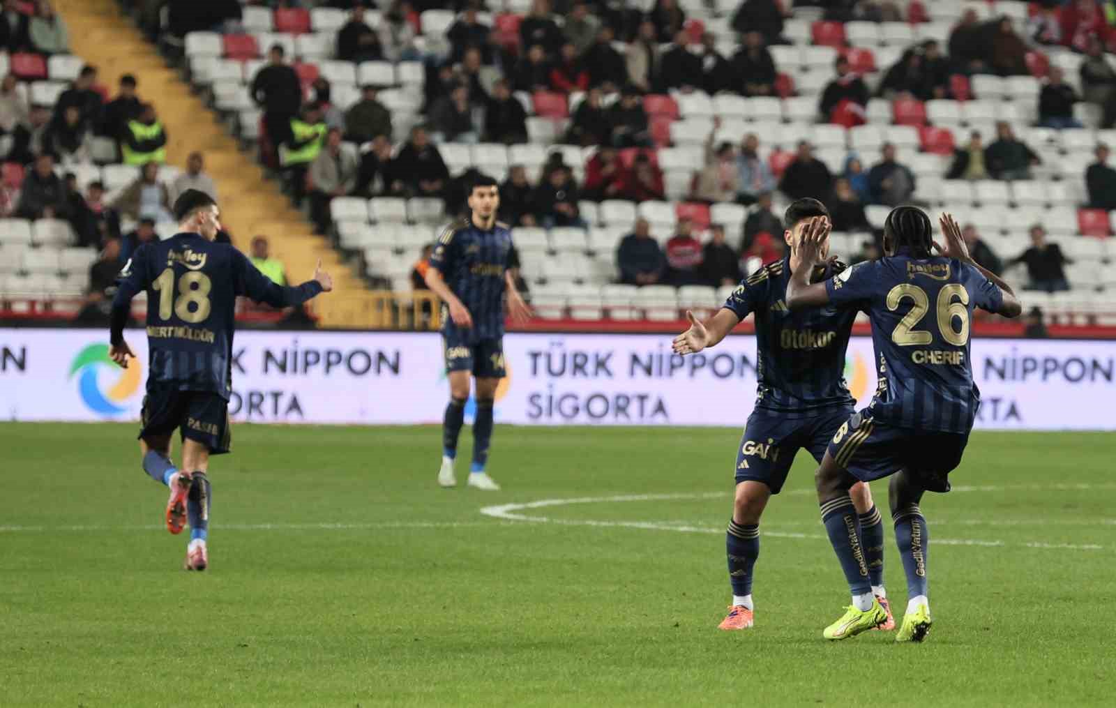 fenerbahce 3 kez 2 0 geriye dustugu macta puan aldi 0 cgiHhpCc
