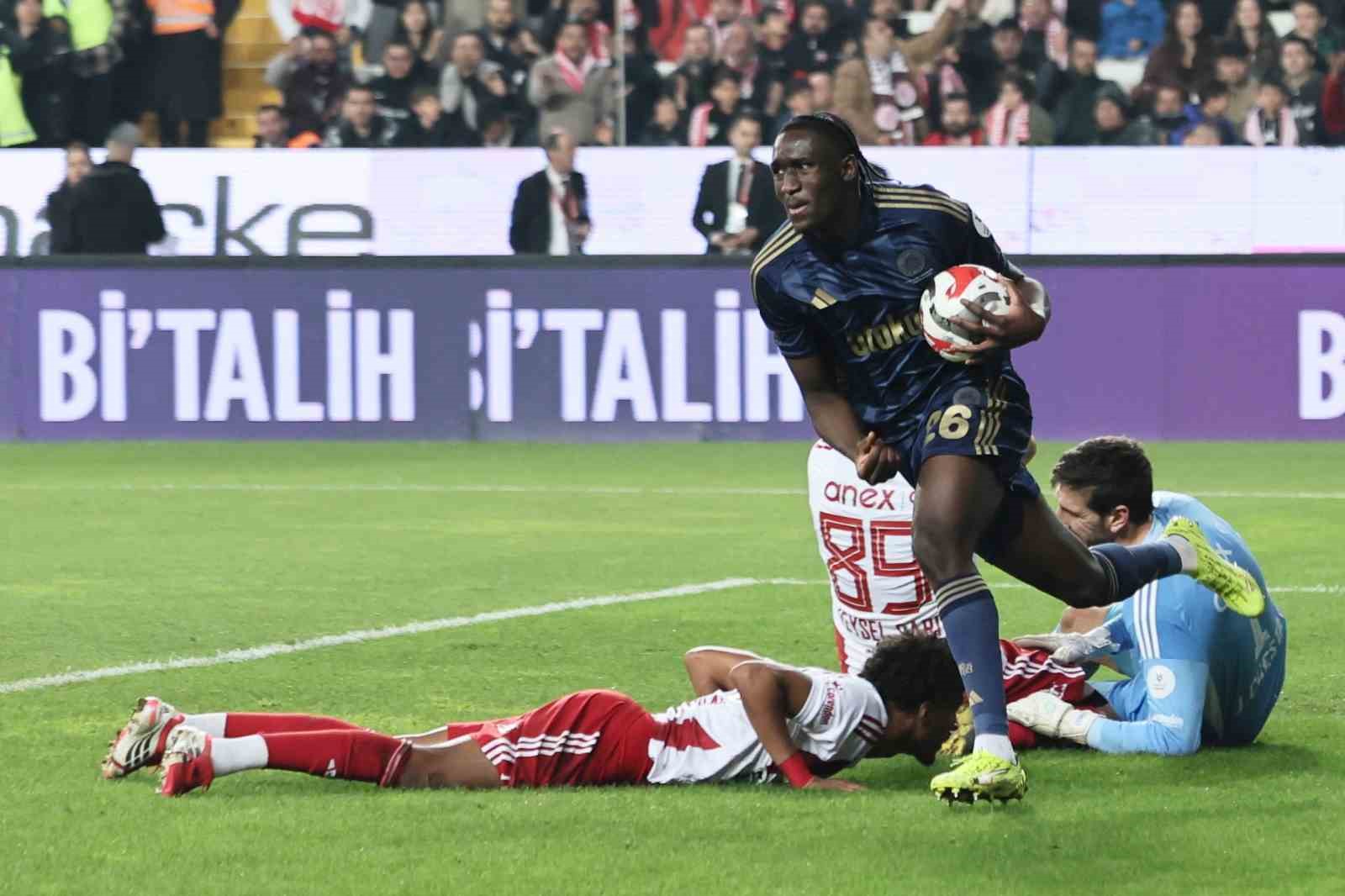 fenerbahce 3 kez 2 0 geriye dustugu macta puan aldi 1 2JtDCTCD