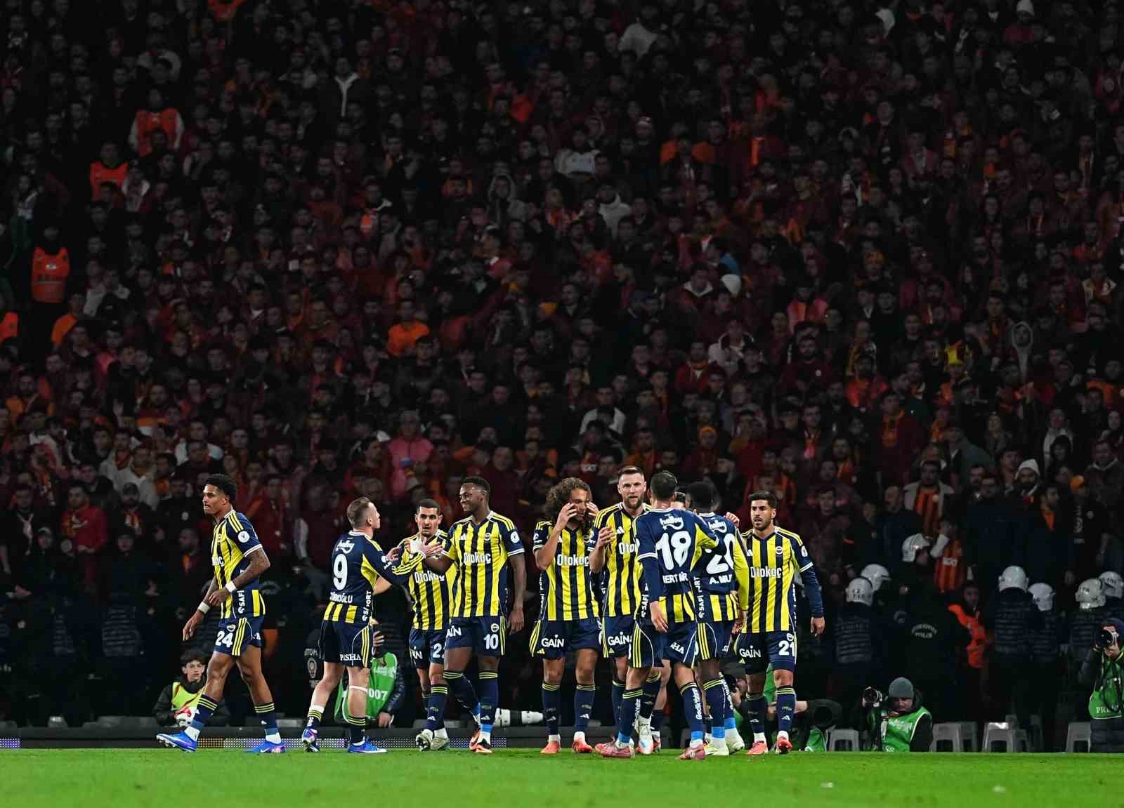 fenerbahce 4 mac sonra galatasarayi maglup etti 0 qrhQg8MT