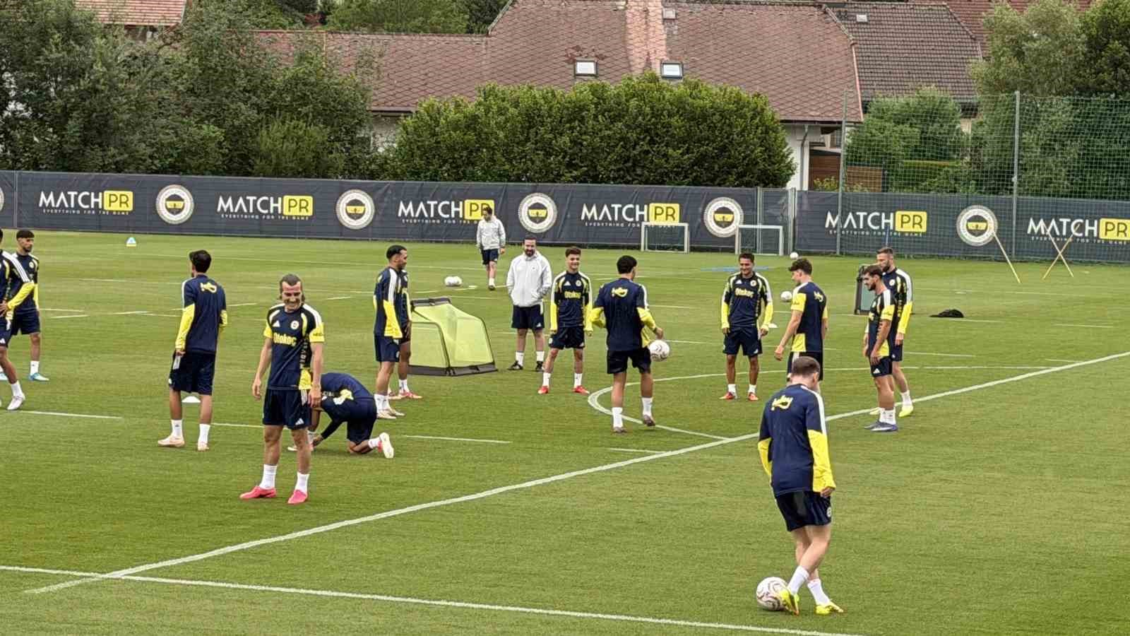 Fenerbahçe, Avusturya’da günü çift antrenmanla tamamladı 6 fenerbahce avusturyada gunu cift antrenmanla tamamladi 2 YiFnVXUL