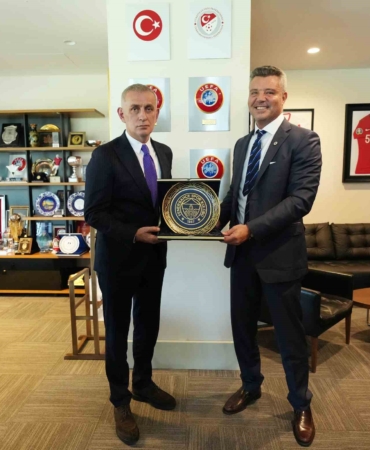 fenerbahce-baskani-sadettin-saran-tff-baskani-haciosmanoglunu-ziyaret-etti-OwHMRpuF.jpg