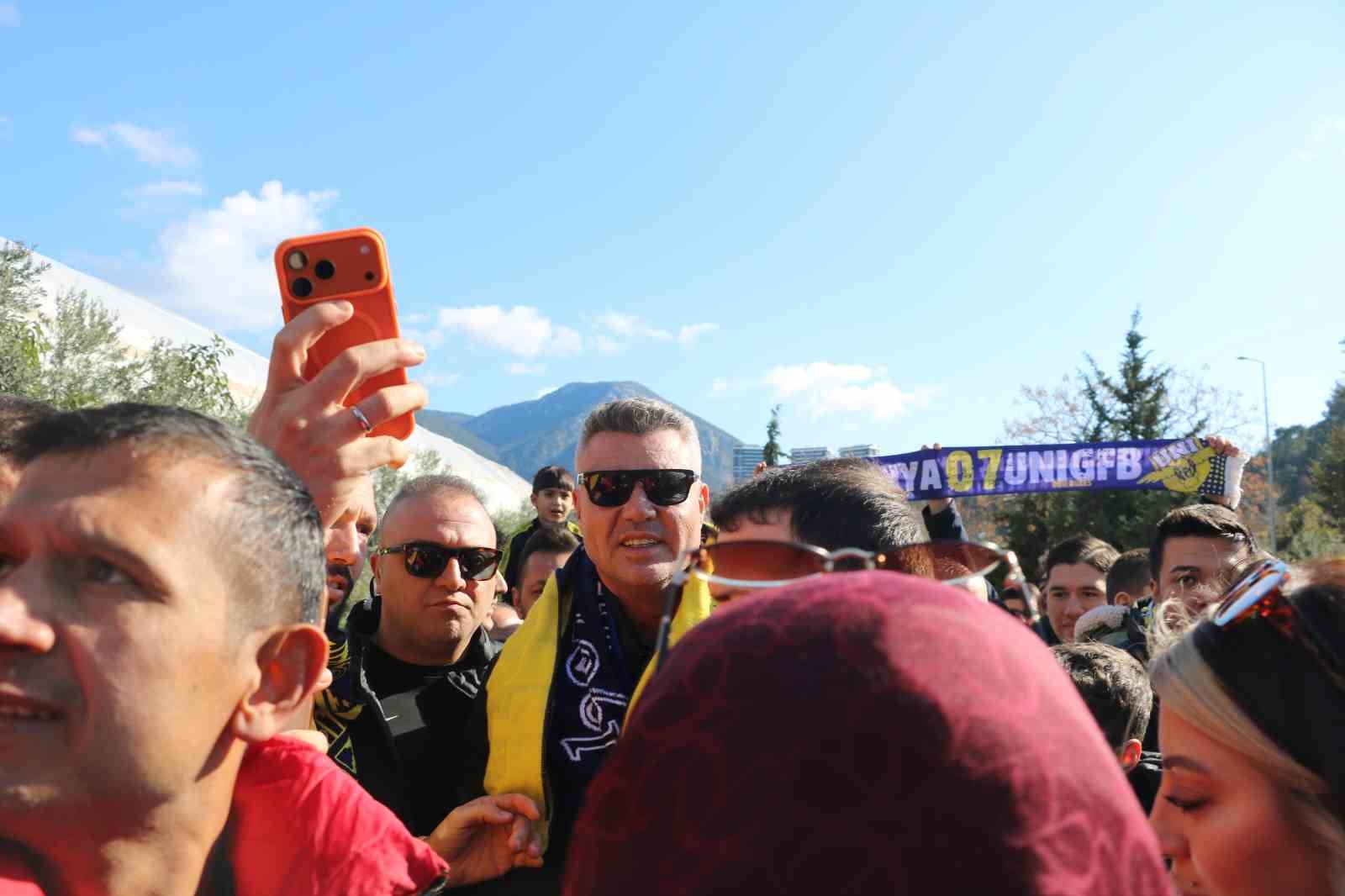 fenerbahce baskani saran alanyada kutuphane acilisina katildi 1 8JMnaP1O