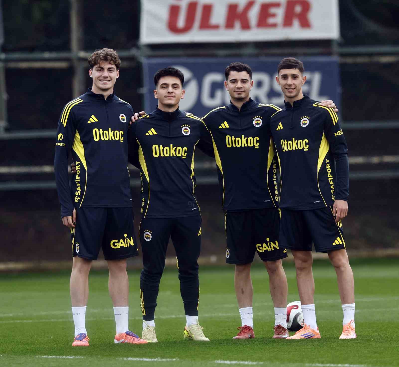 fenerbahce besiktas derbisi icin kampa girdi 0 6S7yQl4p