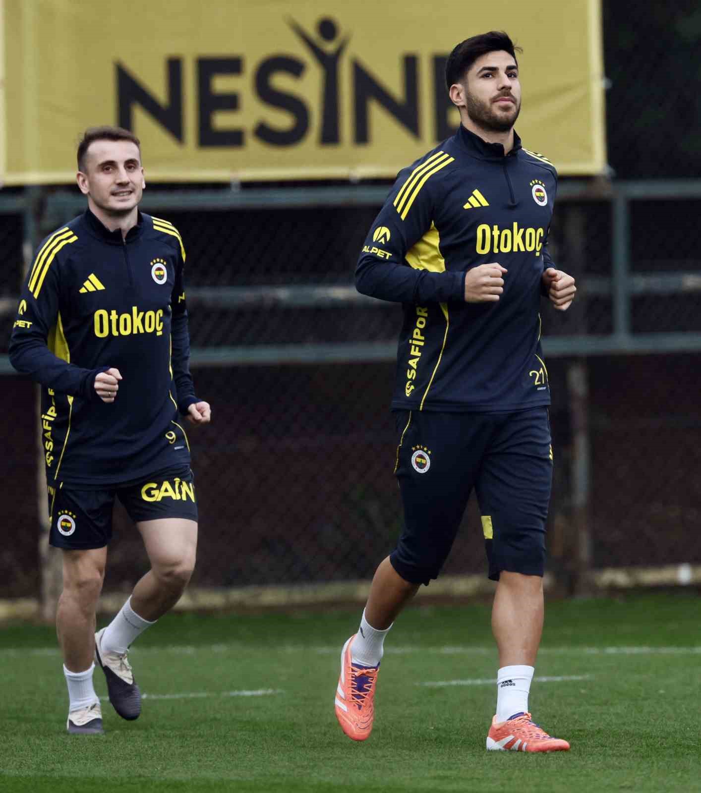 fenerbahce besiktas derbisi icin kampa girdi 1 UphyKmOR