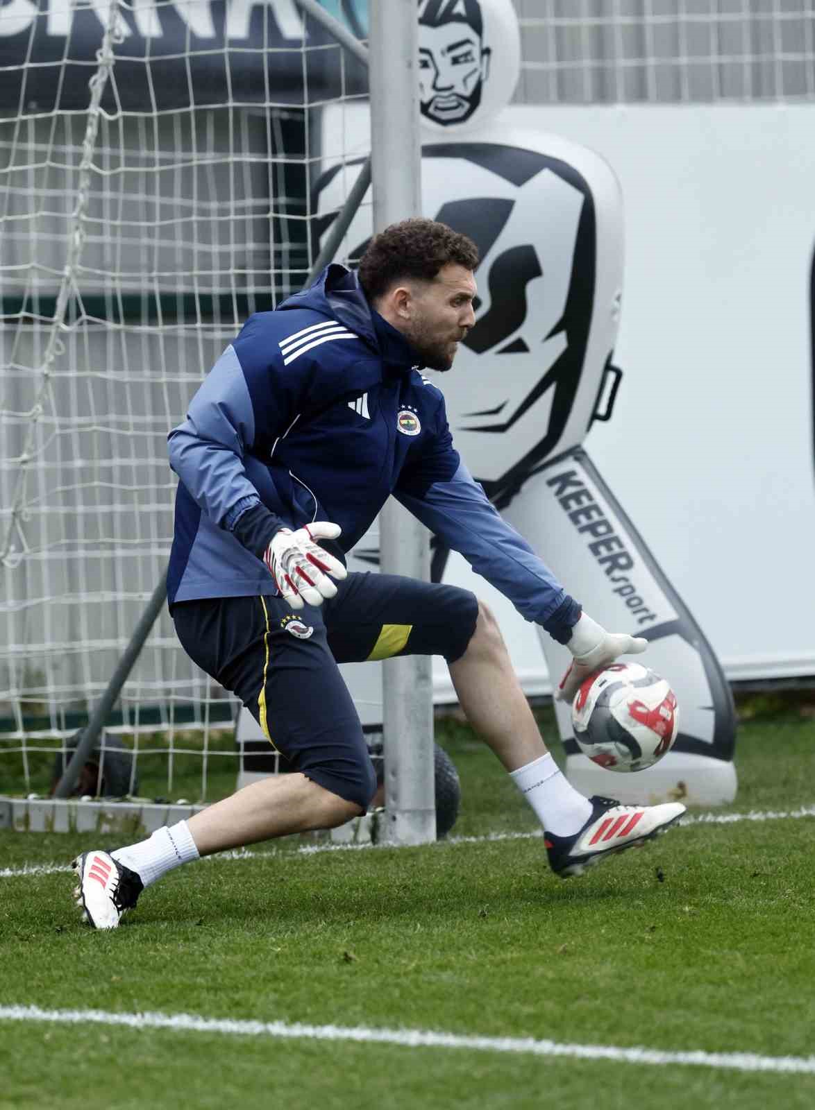 fenerbahce besiktas derbisi icin kampa girdi 2 R7YJUnmi