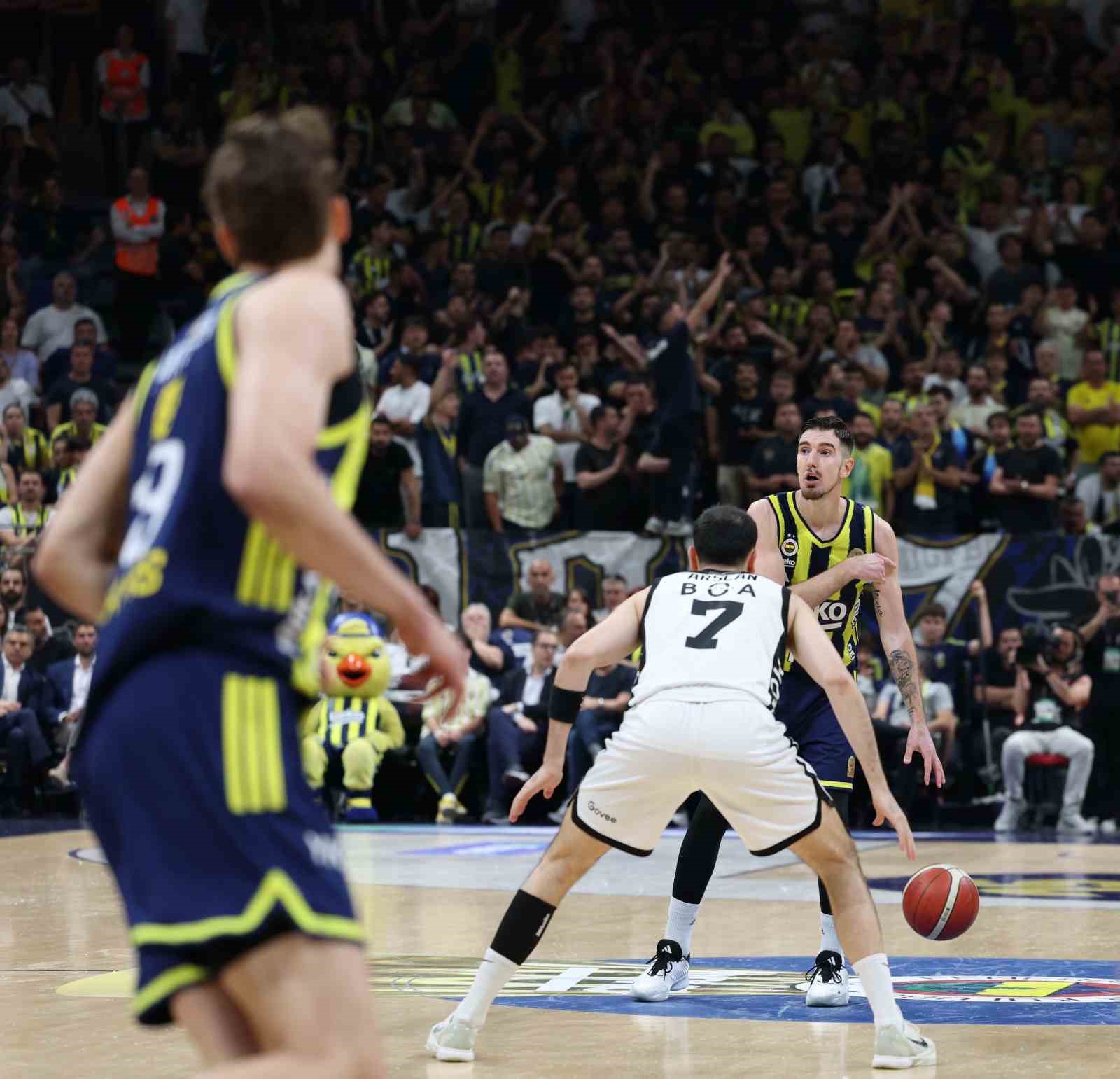 Fenerbahçe, Beşiktaş karşısında seriyi 1-1’e getirdi 6 fenerbahce besiktas karsisinda seriyi 1 1e getirdi 2 EMGqDjhQ
