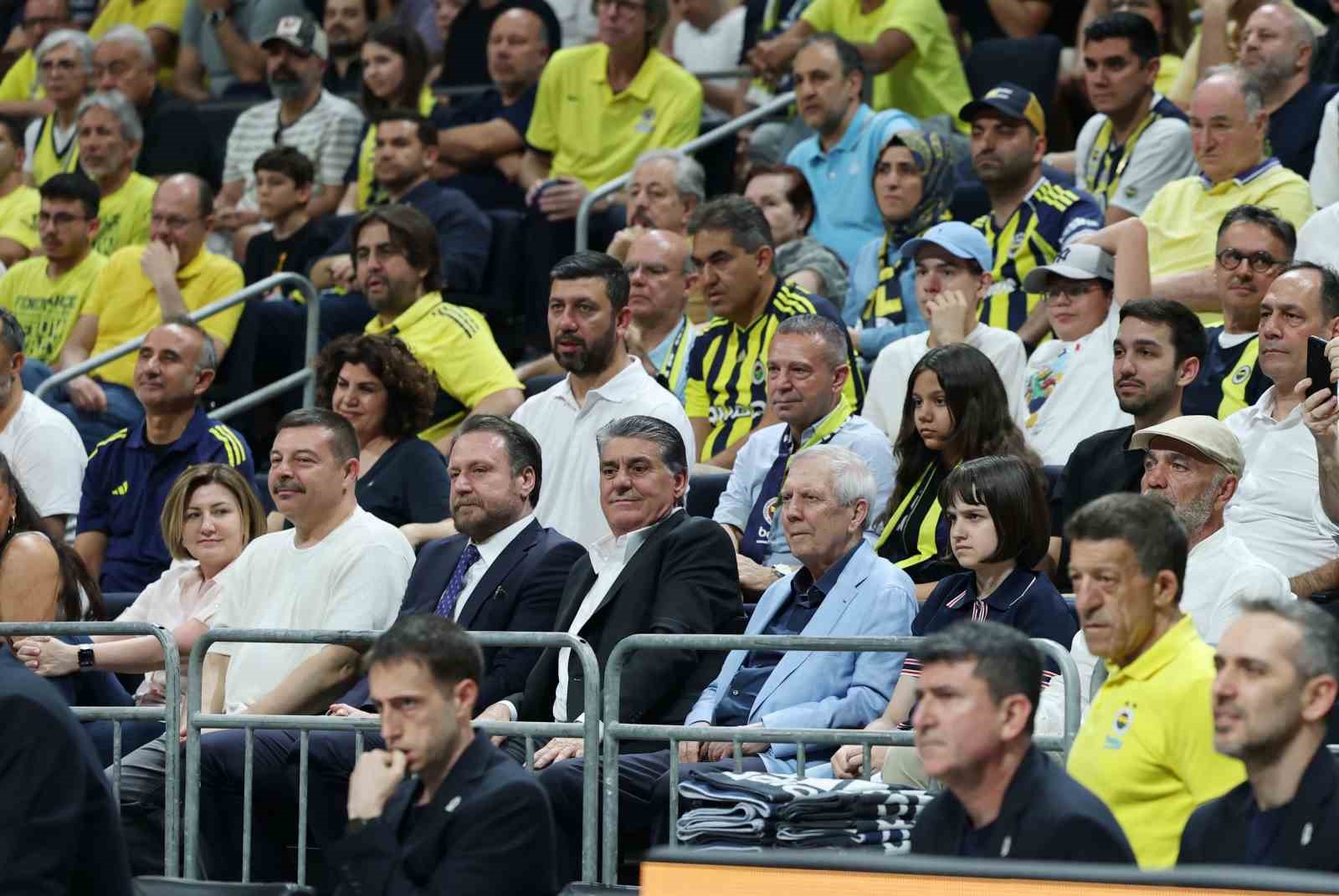 Fenerbahçe, Beşiktaş karşısında seriyi 1-1’e getirdi 8 fenerbahce besiktas karsisinda seriyi 1 1e getirdi 4 2WVZprL1