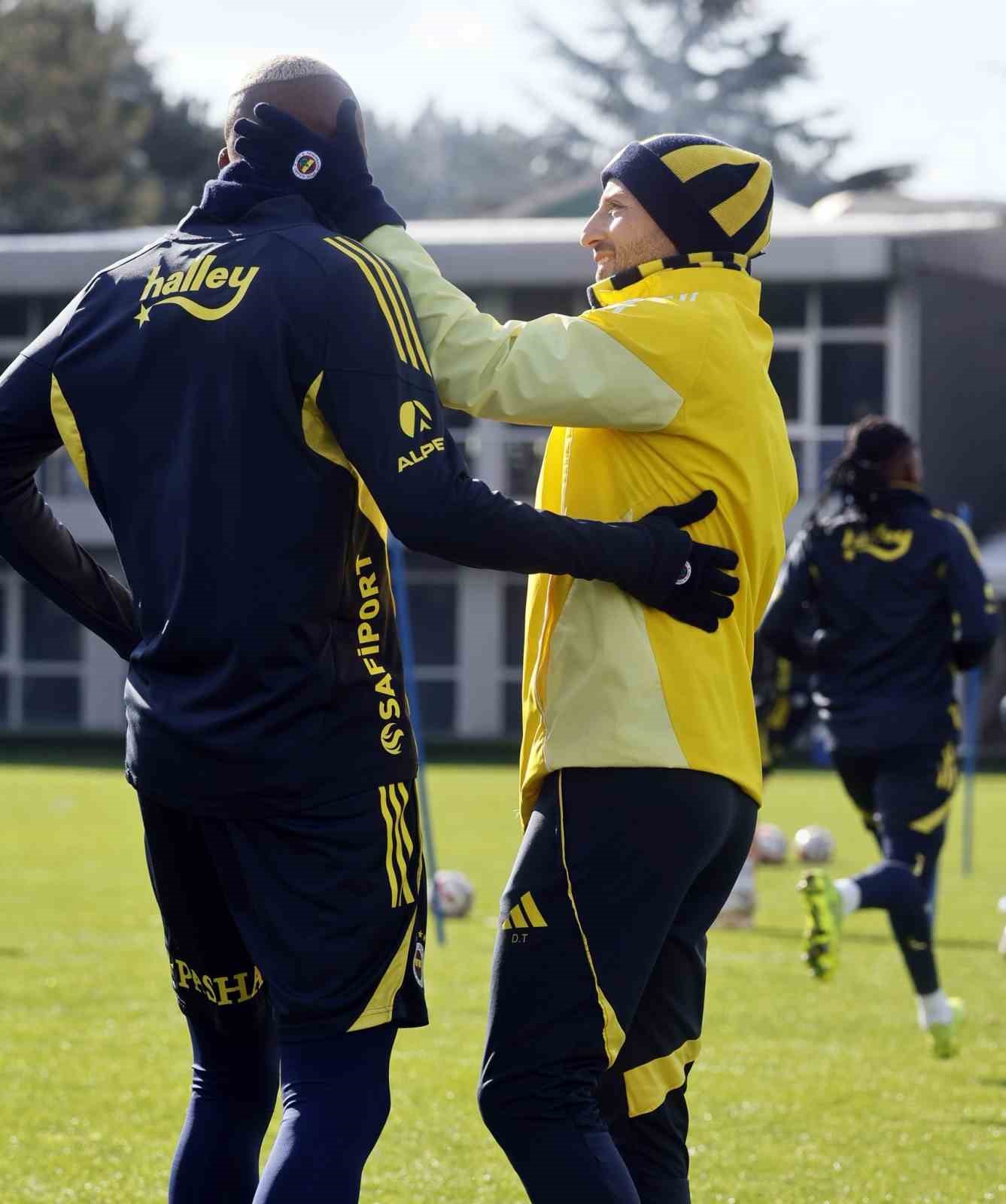 fenerbahce beyoglu yeni carsi macinin hazirliklarini tamamladi 3 LN2Nb2O9