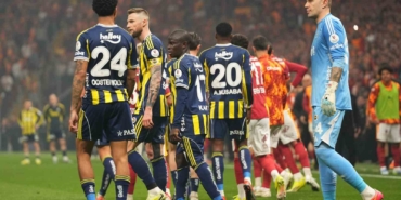 fenerbahce-bu-sezon-ilk-kez-derbi-kaybetti-jGEp2CBr.jpg
