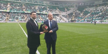 fenerbahce-bursaspor-ve-fatih-tekkeye-fair-play-odulleri-takdim-edildi-kJS4QrA6.jpg