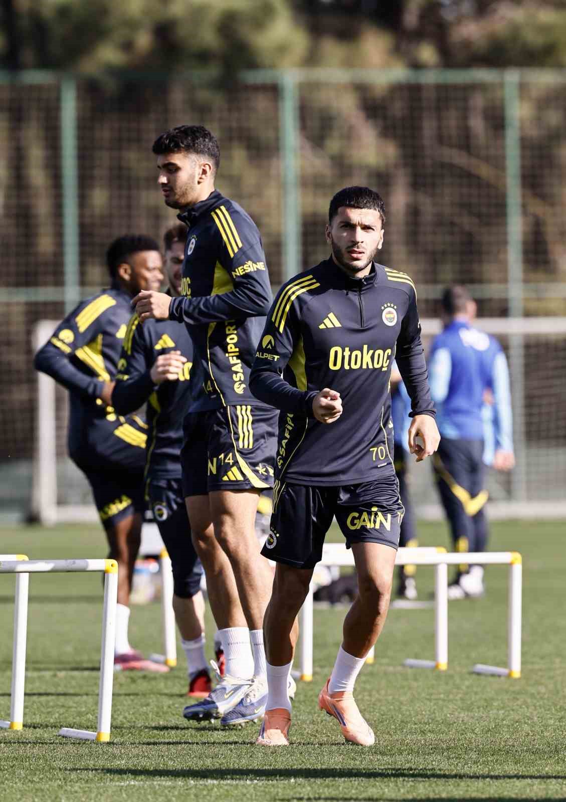 Fenerbahçe, Çaykur Rizespor maçı hazırlıklarını sürdürdü 7 fenerbahce caykur rizespor maci hazirliklarini surdurdu 3 BXhOAGK2