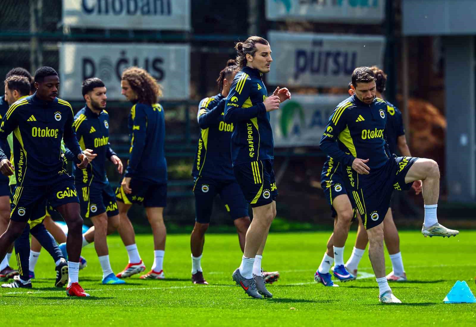 Fenerbahçe, Çaykur Rizespor maçının hazırlıklarını sürdürdü 5 fenerbahce caykur rizespor macinin hazirliklarini surdurdu 1 fbbmIOpW