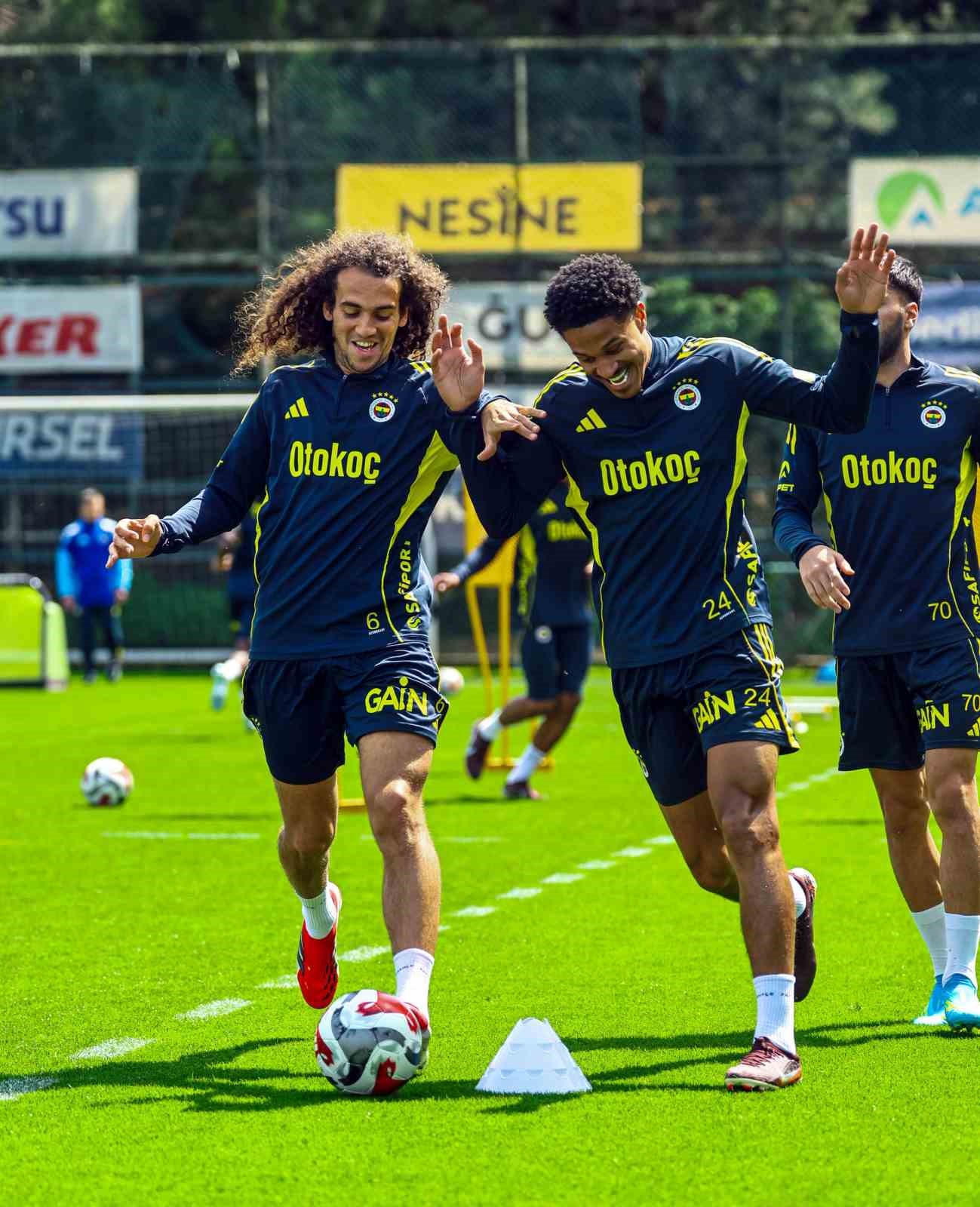 Fenerbahçe, Çaykur Rizespor maçının hazırlıklarını sürdürdü 6 fenerbahce caykur rizespor macinin hazirliklarini surdurdu 2