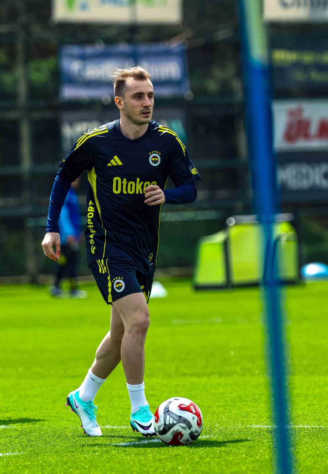 Fenerbahçe, Çaykur Rizespor maçının hazırlıklarını sürdürdü 7 fenerbahce caykur rizespor macinin hazirliklarini surdurdu 3 sKHJZNZU