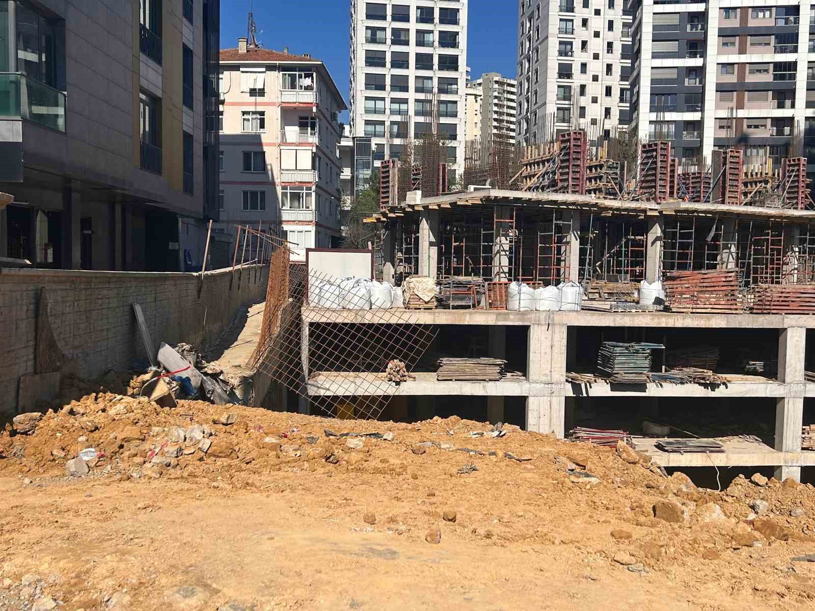 fenerbahce chobani stadyumu yaninda korkutan cokme 1 Yjk1VVu1