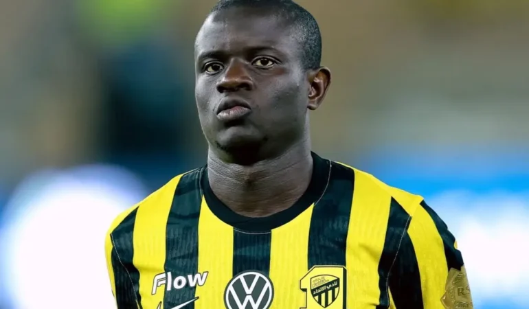 fenerbahce-de-oynamak-isteyen-n-golo-kante-den-19526188_9997_amp