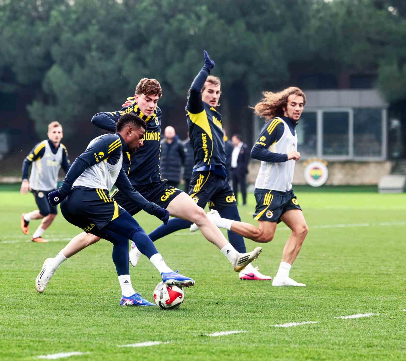 fenerbahce erzurumspor fk maci hazirliklarini tamamladi 1