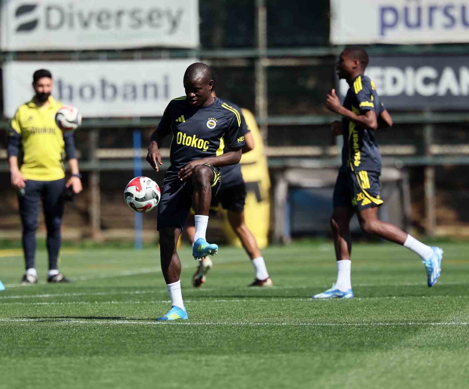 fenerbahce eyupspor maci hazirliklarini surdurdu 2 4Zb2YD7P