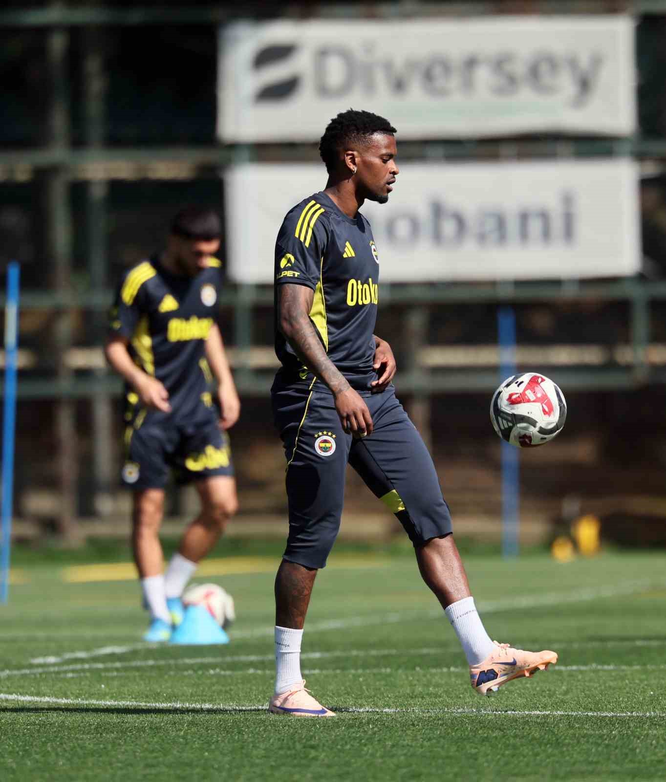 fenerbahce eyupspor maci hazirliklarini surdurdu 8 dsCKKENu