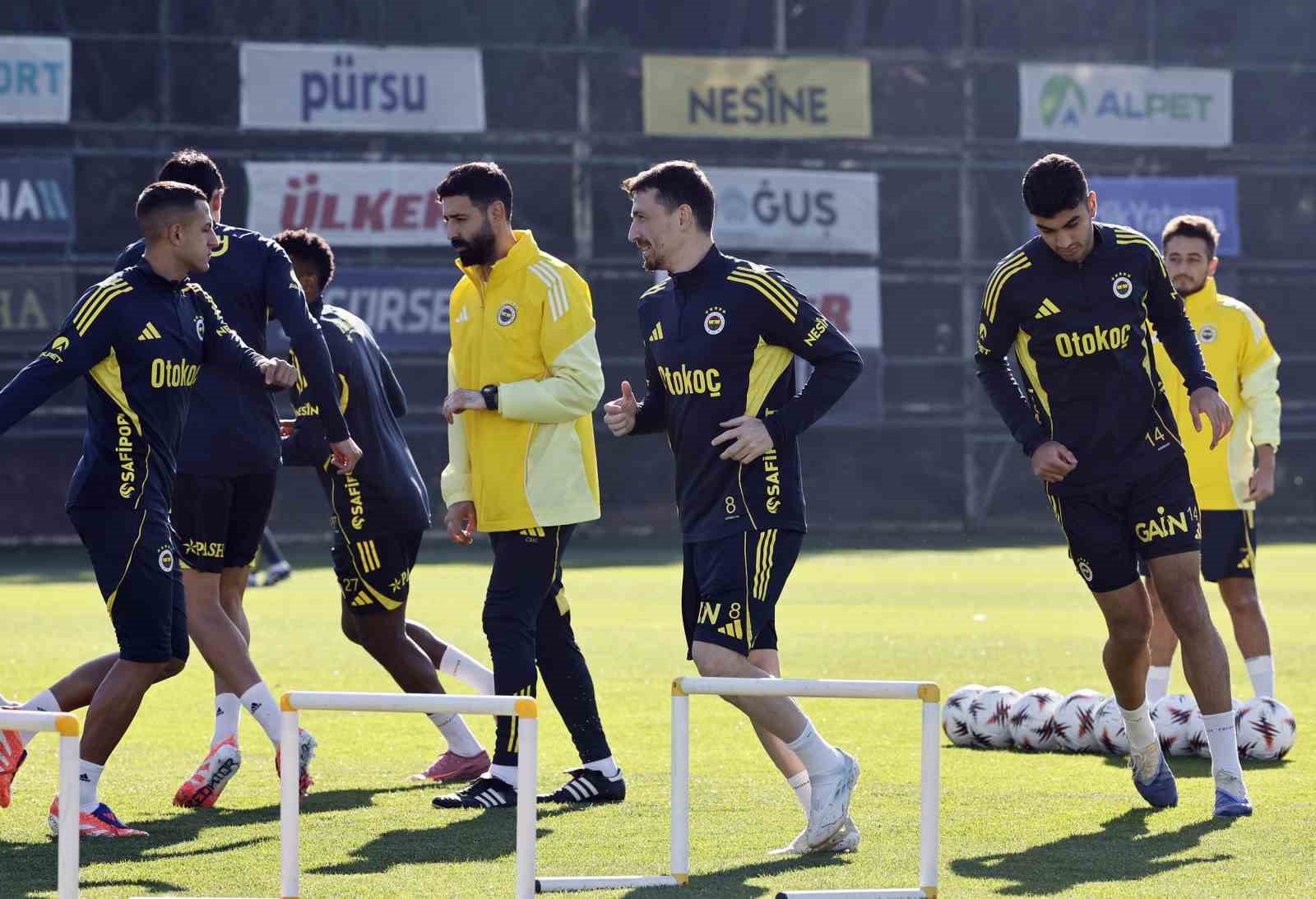 fenerbahce ferencvaros macinin hazirliklarini surdurdu 2 gOwr3U25