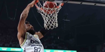 fenerbahce-final-serisinde-2-1-one-gecti-LbDr7Jbf.jpg