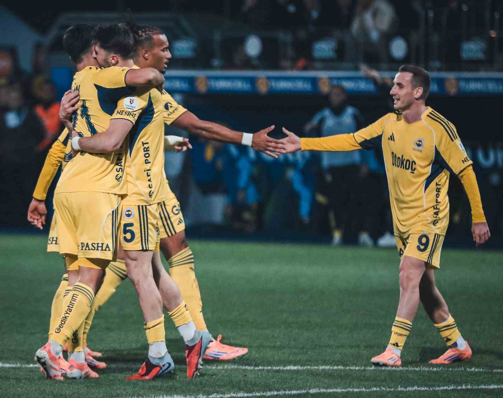 fenerbahce galibiyet serisini 5 maca cikardi 0 dmaF3XrM