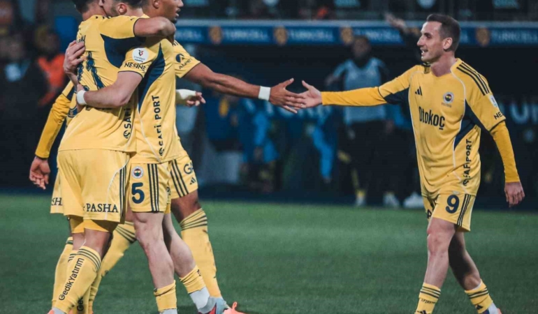 fenerbahce-galibiyet-serisini-5-maca-cikardi-gAAsgcY8.jpg