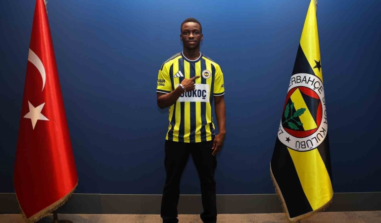 fenerbahce-genc-yetenek-amara-diouf-ile-sozlesme-imzaladi-W4xcQdut.jpg