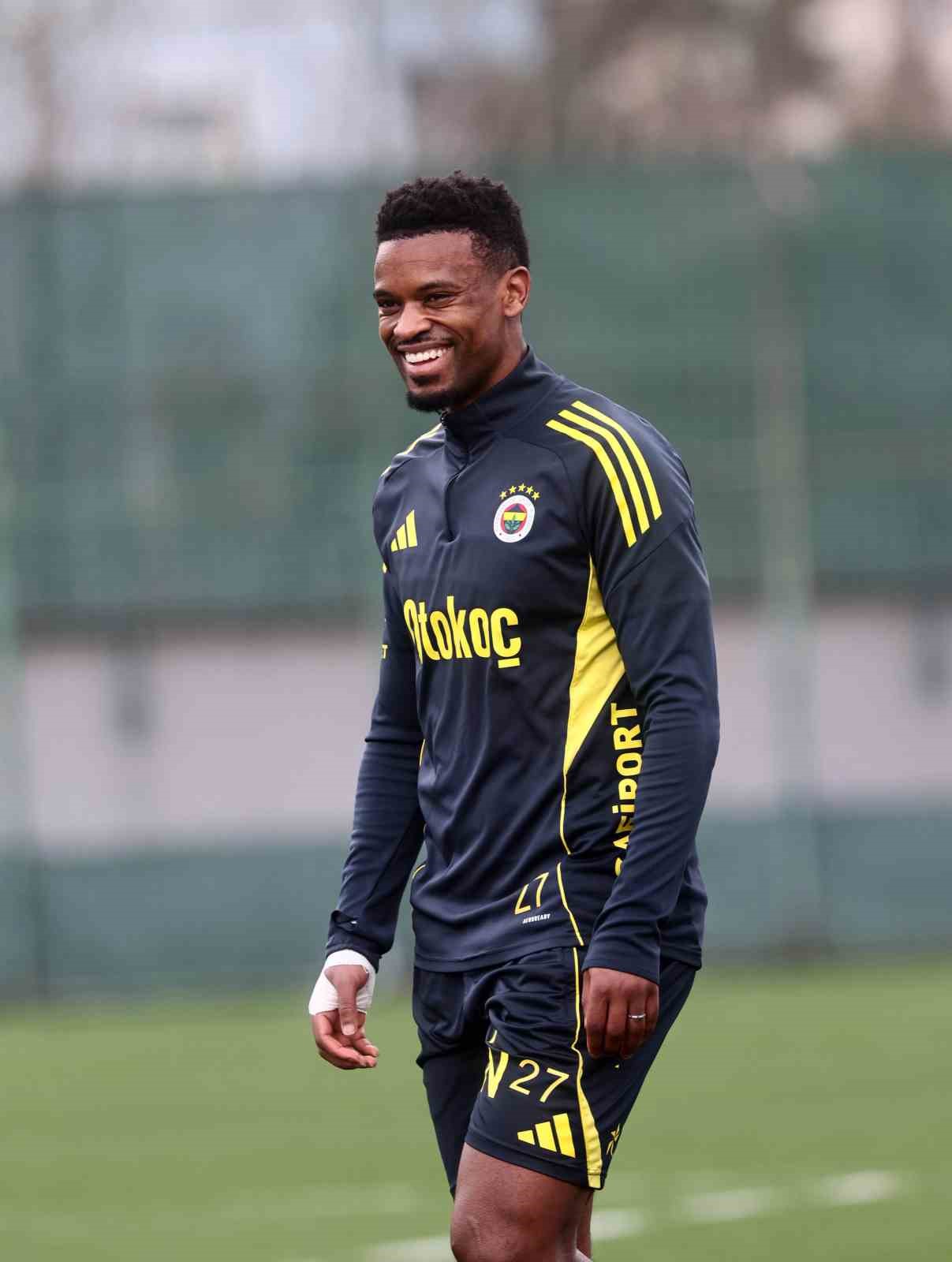 fenerbahce genclerbirligi macinin hazirliklarina basladi 5 9M73XF37