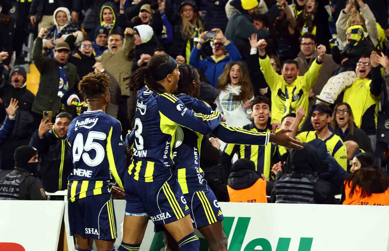 fenerbahce geriye dustugu maclarda 18 puan topladi 1 UtZHZqKs