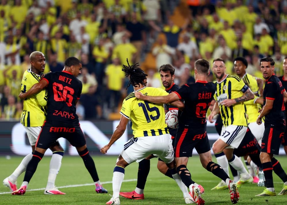 fenerbahce gornik zabrze karsisinda tur pesinde 1 vzk1N99P