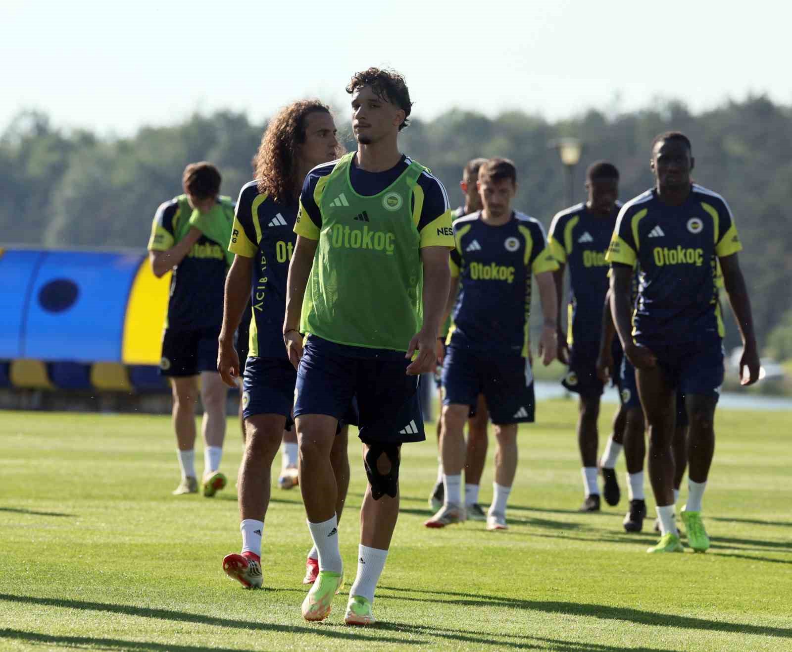 fenerbahce gunu cift antrenmanla tamamladi 0