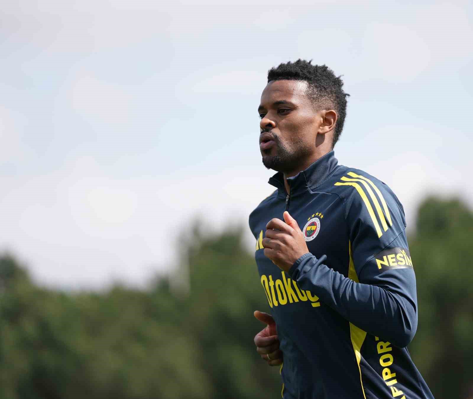 Fenerbahçe, günü çift antrenmanla tamamladı 4 fenerbahce gunu cift antrenmanla tamamladi 0 YL3icNNr