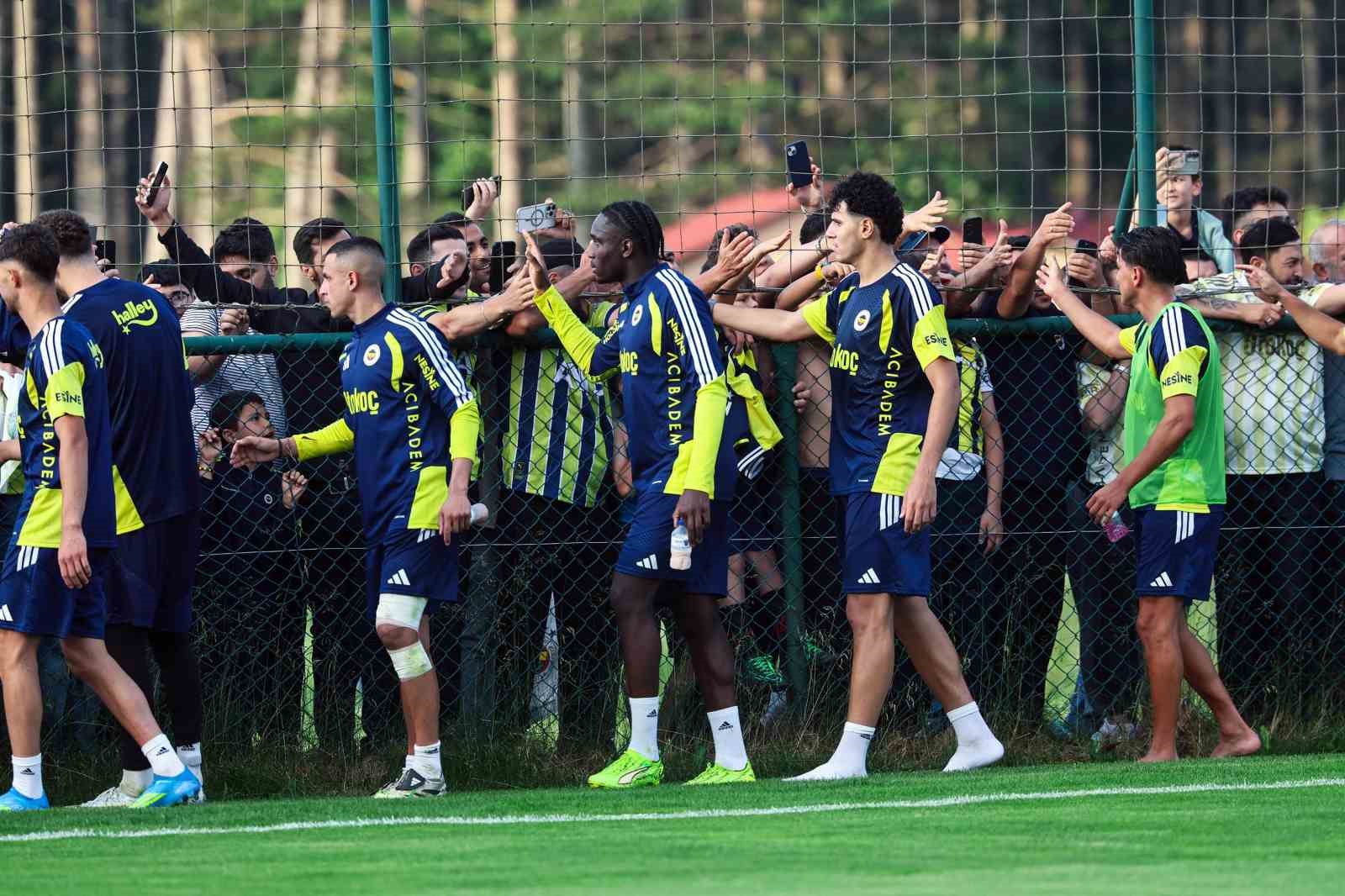 fenerbahce gunu cift antrenmanla tamamladi 0